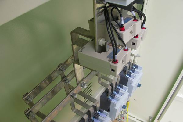 隆化配电柜-应急照明配电柜使用对工作人员的具